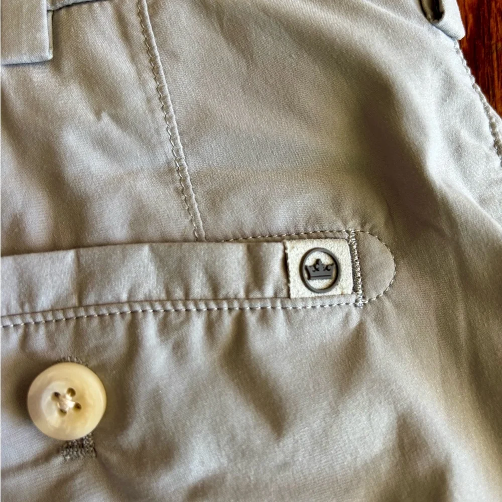 Peter Millar Featherweight Light Gray Flat-Front Performance Shorts- Size 36 - Picture 7 of 7